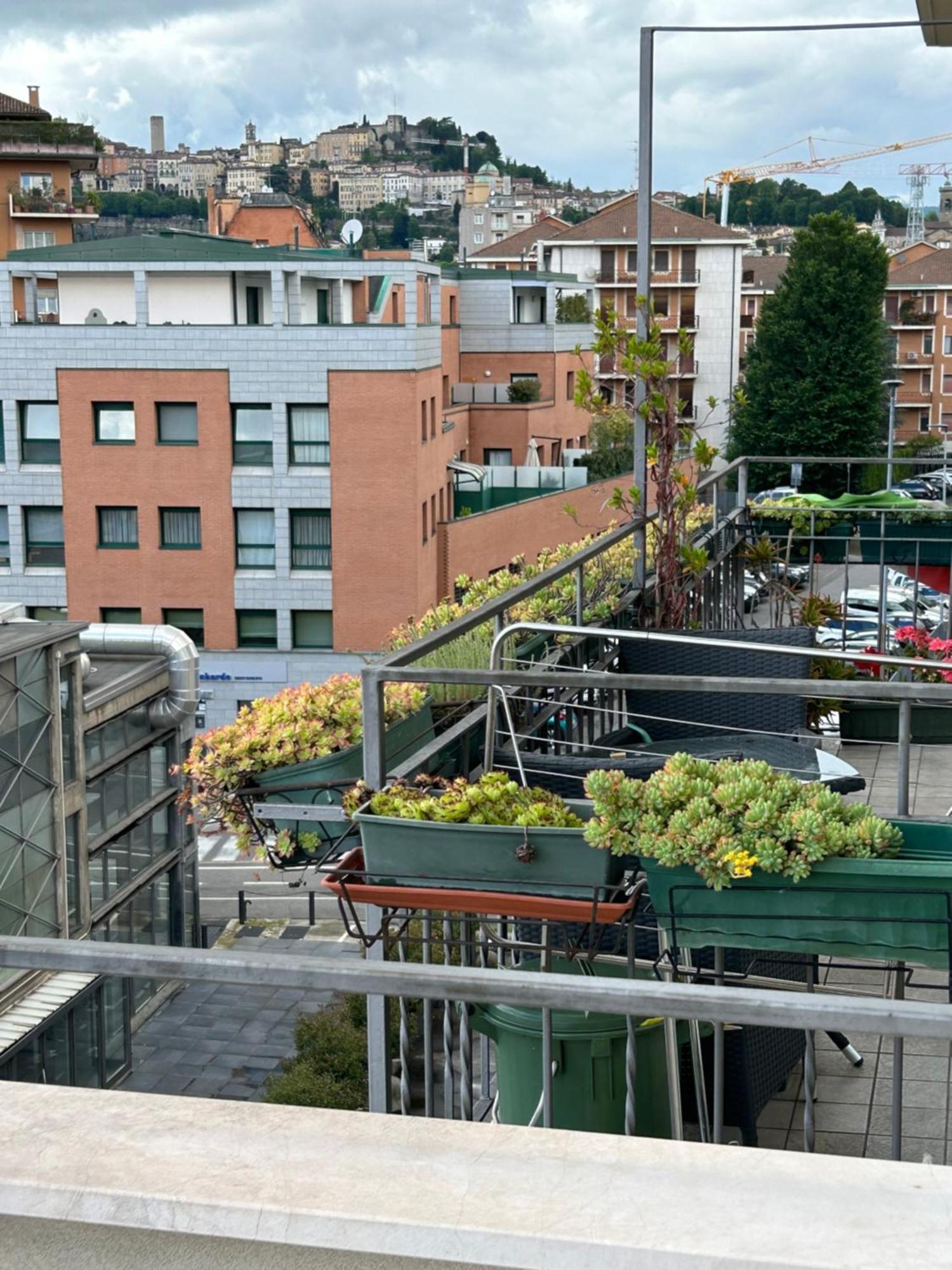 Bed Station -Self Check In- Bed and Breakfast Bergamo Buitenkant foto