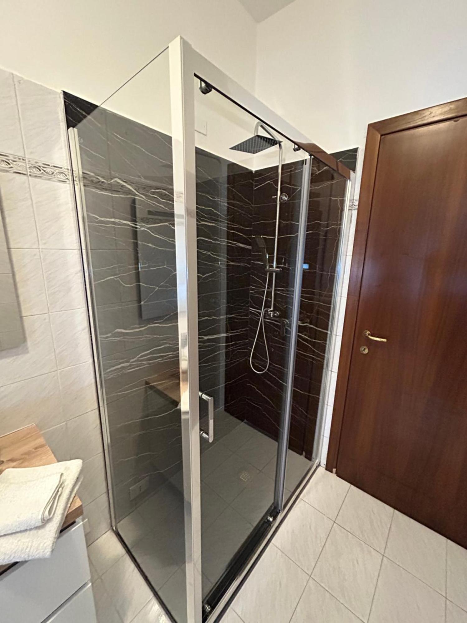 Bed Station -Self Check In- Bed and Breakfast Bergamo Buitenkant foto