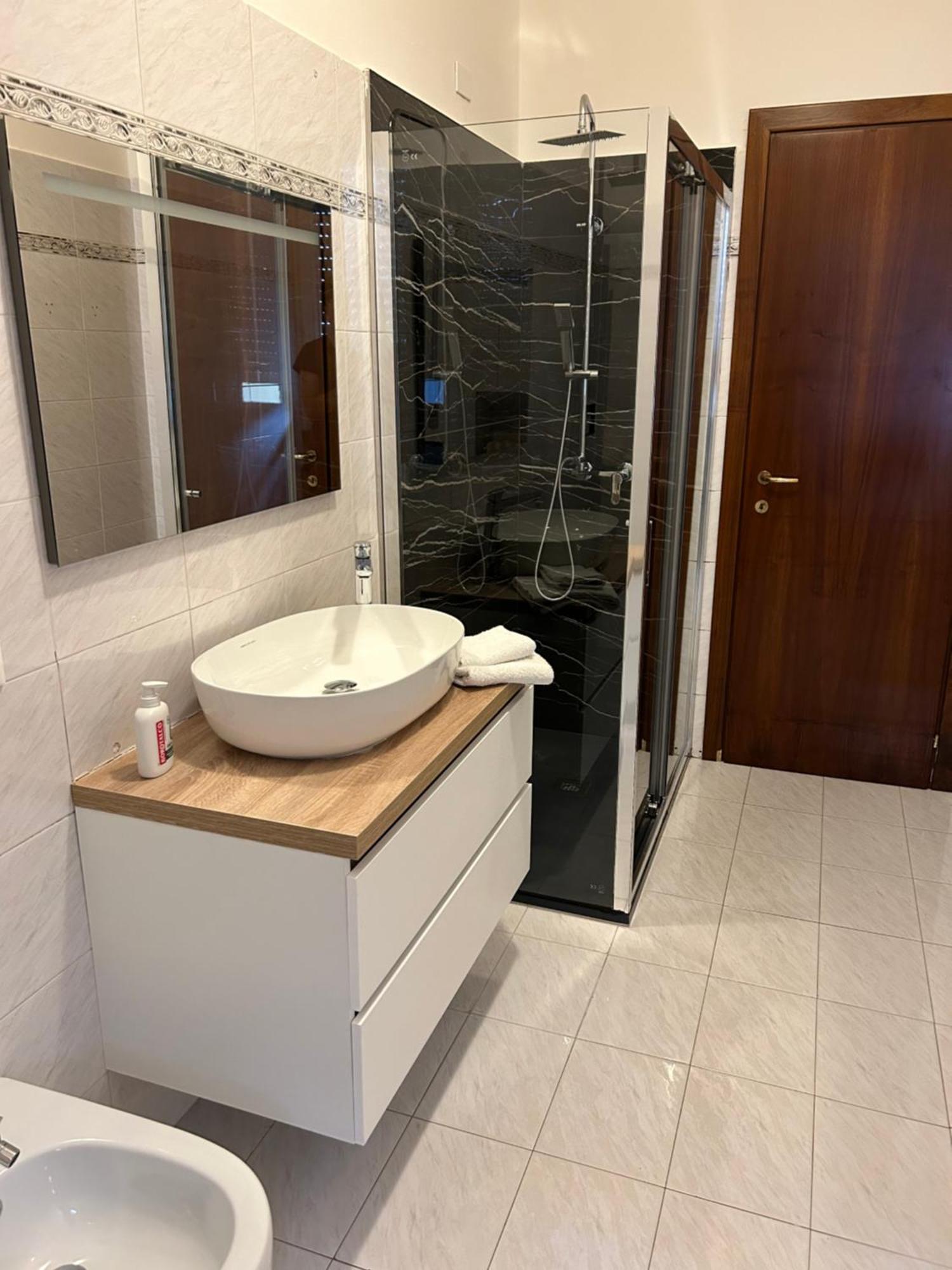 Bed Station -Self Check In- Bed and Breakfast Bergamo Buitenkant foto